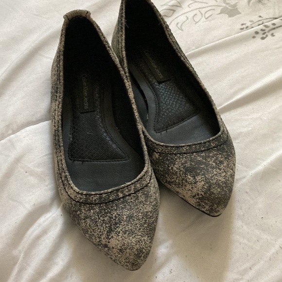 Calvin Klein  black/off white flats - Picture 2 of 5